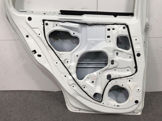 マーチ K13/NK13 リアゲート 日産(103266)