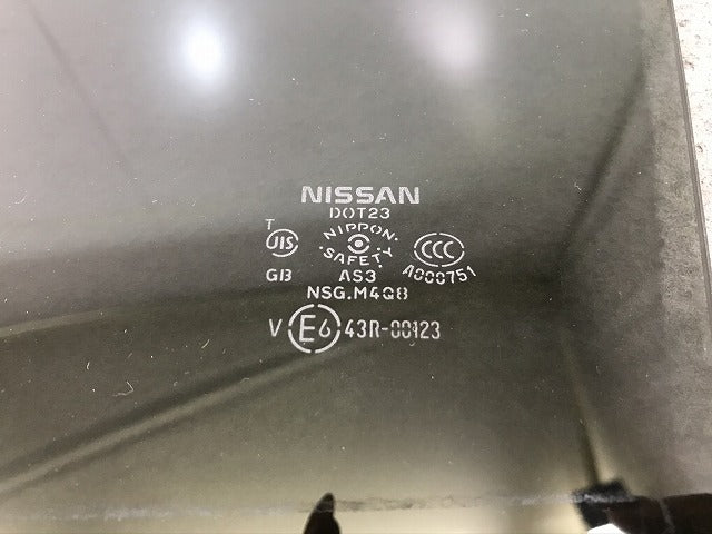 エルグランド E52/PE52/PNE52/TE52/TNE52 純正 左リアガラス スライドドア用 43R-08123 82301-6KC0A 日産(103603)