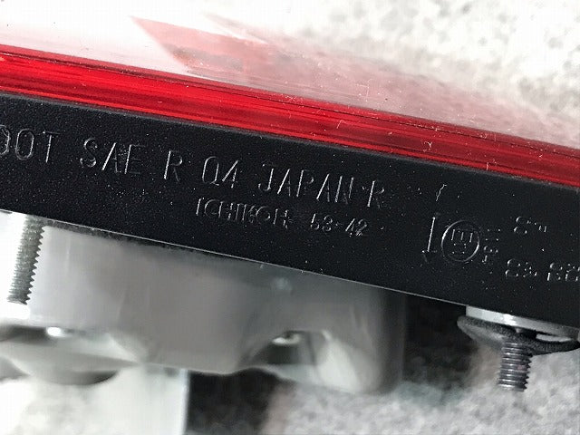 美品! IS GSE20/GSE21/GSE25 純正 前期 右テールランプ/ライト/レンズ ICHIKOH 53-42 レクサス(108307)