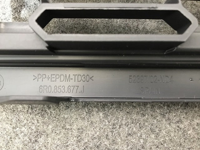 新品! ポロ/POLO 6R系 2015~2018 純正 フロントグリル 6R0.853.677.J 6R0853677J9B9 素地 フォルクスワーゲン(108599)