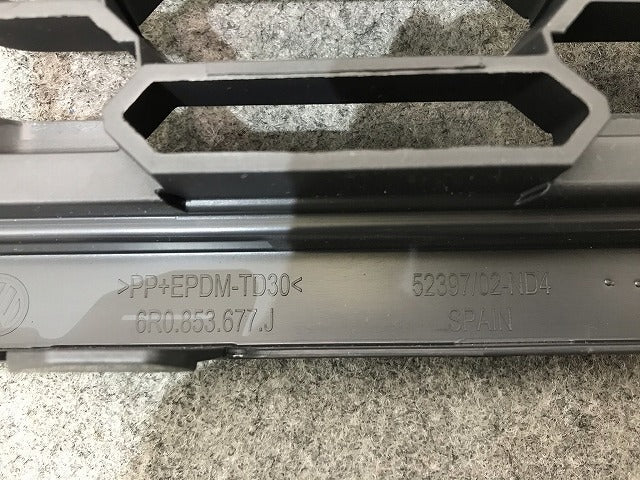 新品! ポロ/POLO 6R系 2015~2018 純正 フロントグリル 6R0.853.677.J 6R0853677J9B9 素地 フォルクスワーゲン(108601)