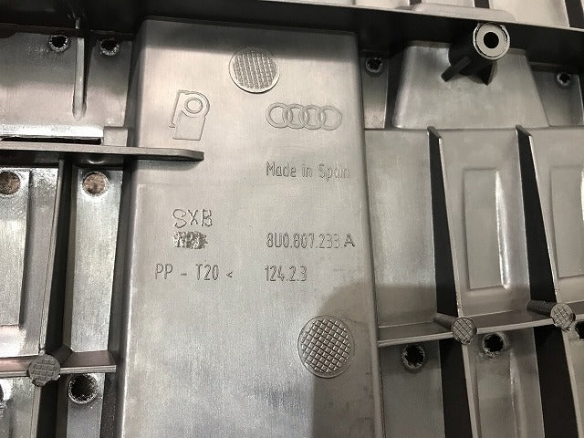 新品! Q3 8U系 2011-2014 純正 フロントエンドプレート/アンダーカバー 8U0.807.233.A 8U0807233A 素地 アウディ(108796)
