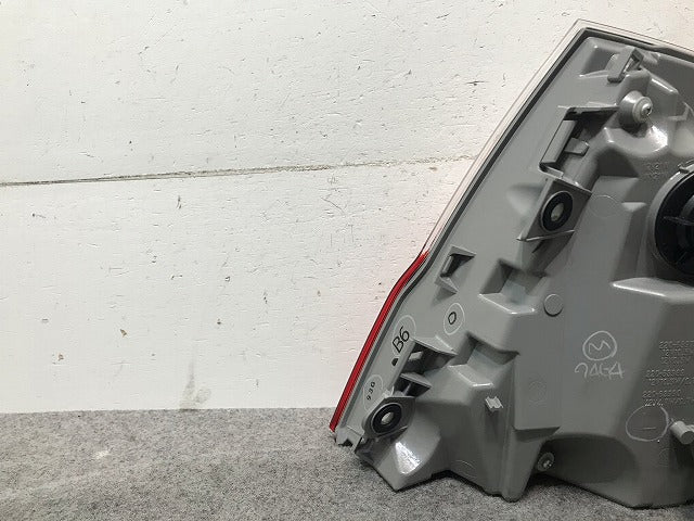 フーガ 50系/Y50/GY50/PNY50/PY50 純正 後期 左テールランプ/ライト/レンズ KOITO 220-63989 日産(109657)