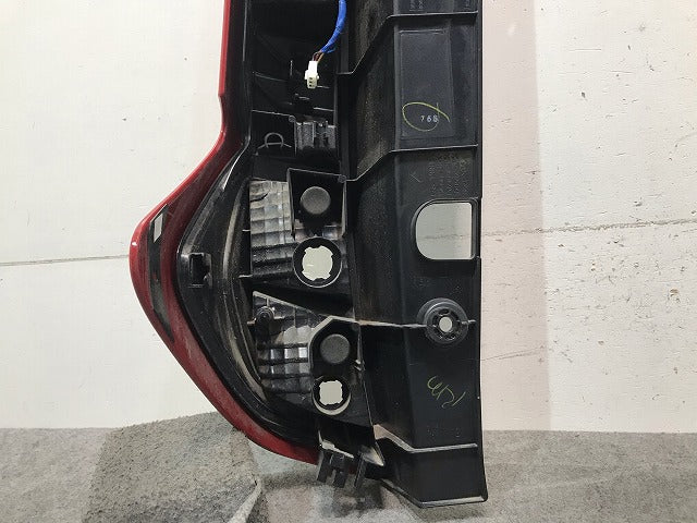 ルーミー/タンク/トール/ジャスティ M900A/M910A/M900S/M910S/M900F/M910F 純正 右テールランプ/ライト/レンズ KOITO 220-69047(110701)