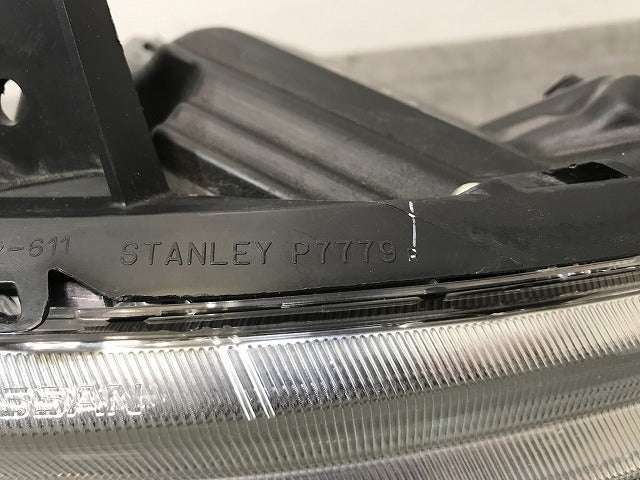 ティーダ C11/JC11/NC11 純正 右ヘッドライト/ランプ ハロゲン レベライザー STANLEY P7779 日産(111027)