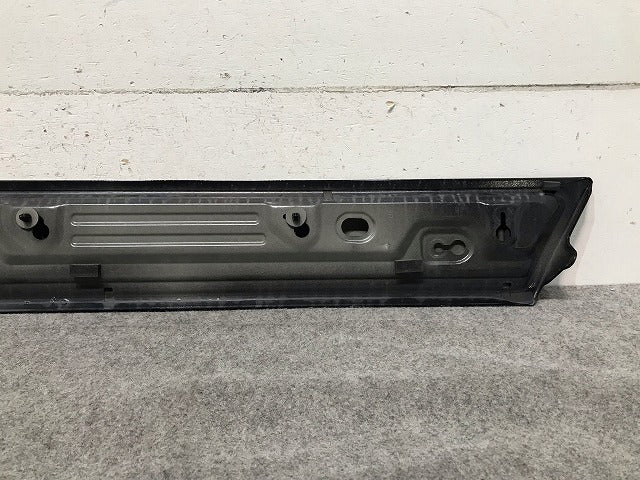 セレナ ハイウェイスター S/X/G C27/GC27/GFC27/GNC27/GFNC27 純正 右スライドドア レールカバー ダイヤモンドブラック カラー.G41(111571)
