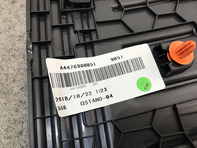 新品!Vクラス/W447 純正 トランクストリップ/ドアシルプレート A447 690 0051 A 4476900051 メルセデスベンツ (112258)