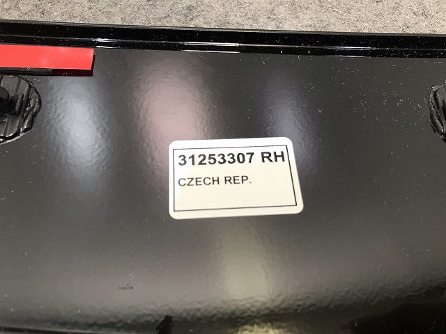 新品! V60 2011-2015 純正 後期 右リアドアトリムパネル V 31253307 ブラック ボルボ(112556)