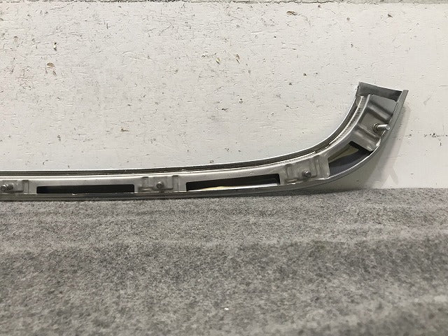 新品! Eクラス/セダン W210 純正 右リアバンパーモール A2108800236 メッキ メルセデスベンツ (115285)
