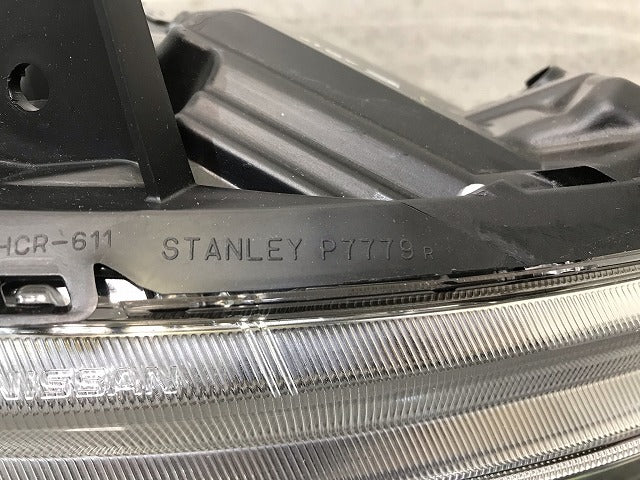 ティーダ C11/JC11/NC11 純正 後期 右ヘッドライト/ランプ ハロゲン レベライザー 刻印E STANLEY P7779 日産 (115482)