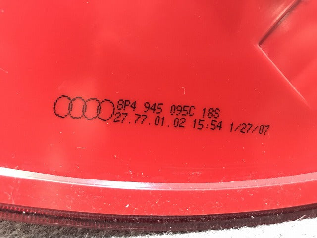A3 8P系 純正 左テールランプ/ライト/レンズ ハロゲン 8P4 945 095C アウディ (115611)