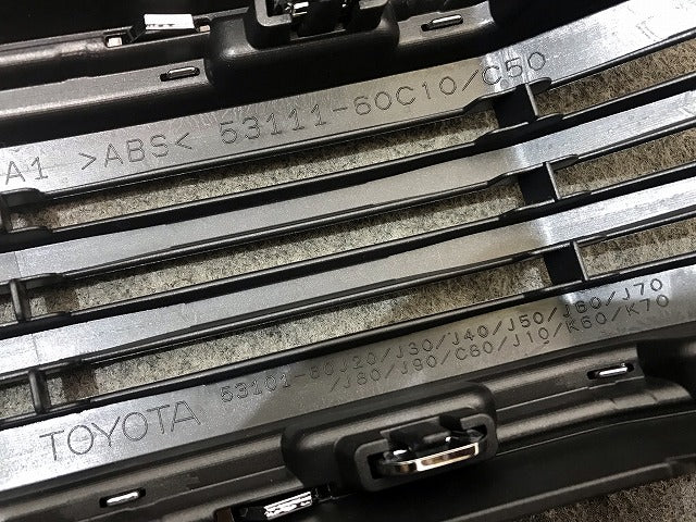新車取外 ランドクルーザー/ランクル/プラド 150系/TRJ150W/GDJ150W/151W/GRJ150W/151W 純正 後期 フロントグリル 53111-60C10/C50(116190)