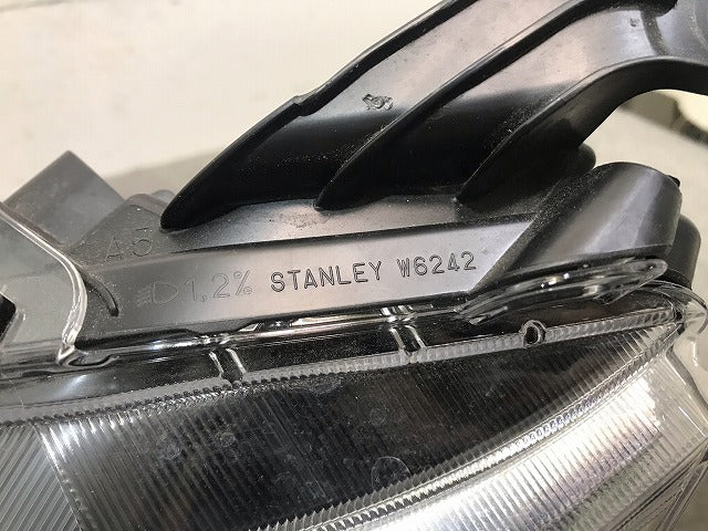 ルーミー/トール/カスタム/M900A/M910A/M900S/M910S 純正 後期 左ヘッドライト/ランプ LED STANLEY W6242 81150-B1650 トヨタ (116211)