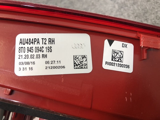 新品! A5(B8) 8T系 RS5 純正 右テールランプ/ライト/レンズ LED 内側 8T0 945 094C 19S 8T0945094C アウディ (116918)