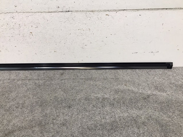 新品! SLクラス W230/2001-2011 純正 左フロントドア ベルトモール 2306900180/A 230 690 01 80 素地 メルセデスベンツ (117001)