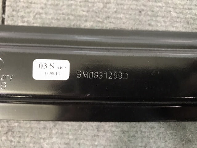 新品! ゴルフ/GOLF 2009-2011 純正 左リアドア ストリップ シール 5M0831299D/5M0 831 299 D フォルクスワーゲン/VW (117014)