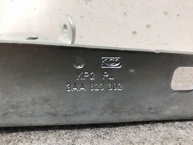 新品! パサート 3C/2011-2015 純正 右ボンネットヒンジ 3AA 823 302 3AA823302 フォルクスワーゲン (117016)