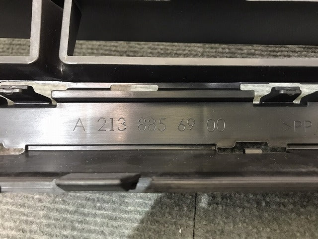 新品 Eクラス/AMG/W213 純正 フロントグリル/ラジエターグリル/ラジエーターグリル A 213 885 69 00 2138856900 メルセデスベンツ (117947)