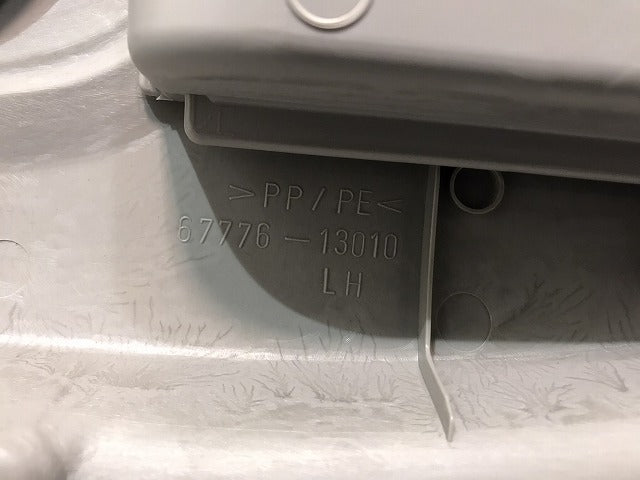 新品! カルディナ CALDINA/ZZT241 純正 左リアドア 内張 トリム ボード 67722-13040/67776-13010 67640-13480-B0 (118146)