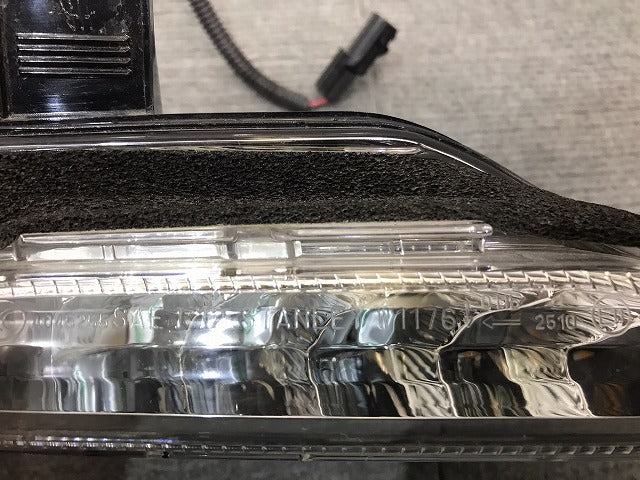 スカイライン/V37/YV37/HV37/HNV37 純正 右フロント ウィンカー LED STANLEY W1176 26130-4GA0A 日産 (118658)