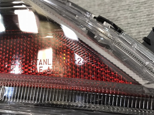 ハリアー ハイブリッド/80/AXUH80/AXUH85/MXUA80/MXUA85 純正 右ウィンカー LED ターンシグナルランプ バックランプ STANLEY48-240(118684)