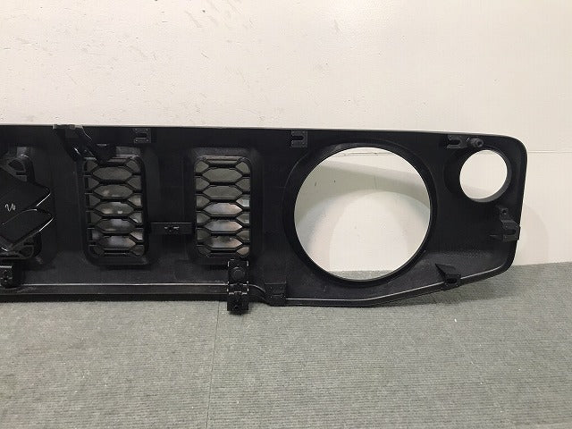 新車取り外し ジムニー/ジムニーシエラ/JB64W/JB74W 純正 フロントグリル/ラジエター/ラジエーターグリル 72111-78R0 素地 スズキ (121027)