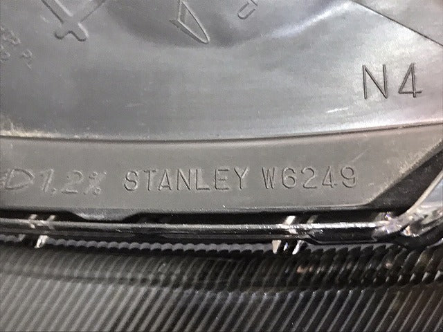 ルーミー/トール M900A/M910A/M900S/M910S 純正 後期 左 ヘッドライト/ランプ レベライザー LED STANLEY W6249 トヨタ (123619)