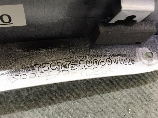 新車取外!ランドクルーザー/ランクル FJA300W/VJA300W 純正 右リアドア/オーバーフェンダー/フェンダーモール 75077-60060/1/2(125374)