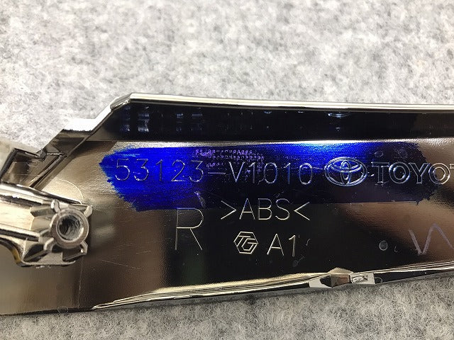 新車取り外し!ノア/SG/SZ 90/ZWR90W/95W/MZRA90W/95W 純正 フロントグリル/ラジエーターグリル/カメラ穴付 53101-V1020/53112-V1020(125927)