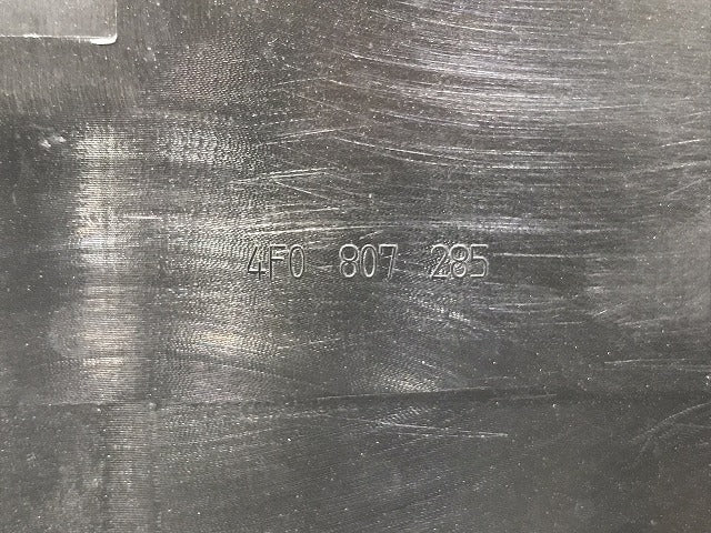 新品!A6 2005-2008 純正 フロント ライセンスベース/ナンバープレートベース 4F0 807 285 4F0807285CF1QP アウディ(126345)