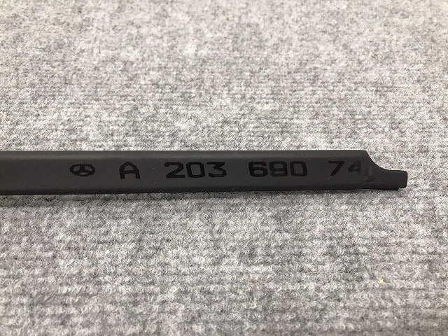 新品!Cクラス W203 純正 リア ドアロアモール A 203 690 74 82 2036907482 メルセデスベンツ(126367)