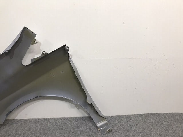 プリウス ZVW30/ZVW35 純正 右フロントフェンダー アイスバーグシルバーマイカメタリック 8V0 トヨタ(126534)