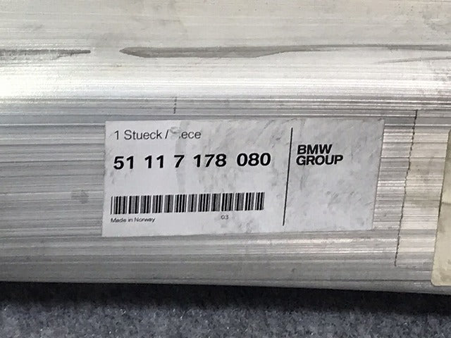 新品!5シリーズ E60/E61/2005-2010 純正 フロント ホースメント 51117178080 BMW(126827)