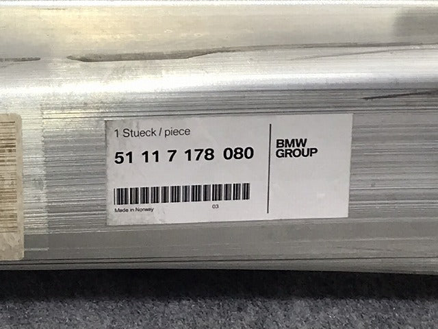 新品!5シリーズ E60/E61/2005-2010 純正 フロント ホースメント 51117178080 BMW(126828)