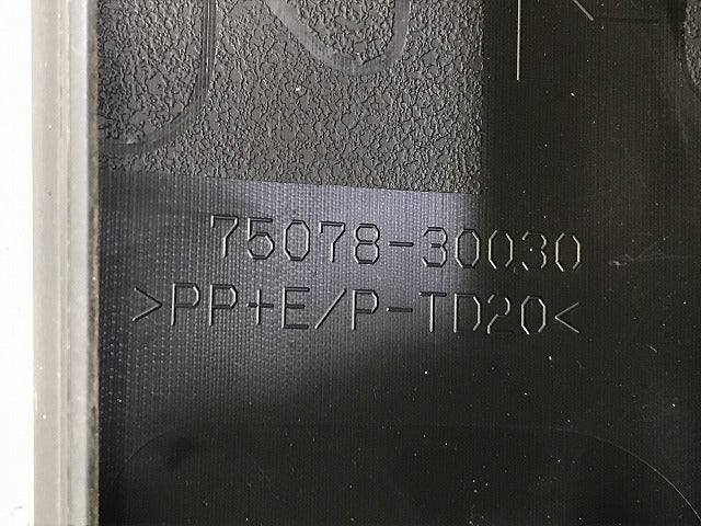 新車取り外し!クラウン/クロスオーバー TZSH35/AZSH35 純正 左リアドア サイドパネル アンダーパネル 75078-30030 素地 トヨタ(127829)