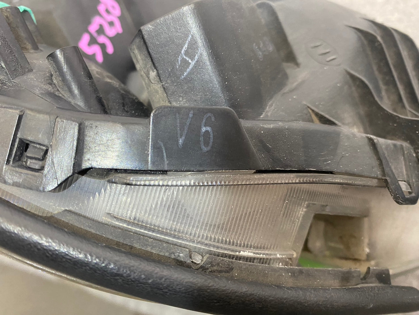 ヴォクシー VOXY/60 系/AZR60G/AZR65G 純正 後期 右 ヘッドライト キセノン HID レベライザーAFS無 刻印V6 KOITO 28-183 トヨタ(129715)