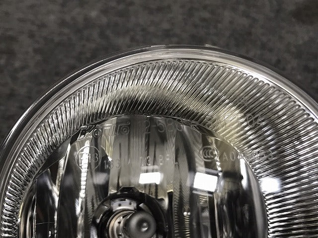 新車外し!トヨタ 汎用 アルファード/ヴェルファイア/ノア/ヴォクシー/アクア/プリウス 等 純正 右 フォグランプ/フォグライト 12-580(130117)