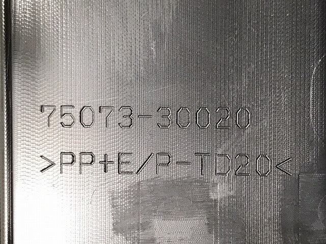 新車取り外し!クラウン/クロスオーバー TZSH35/AZSH35 純正 右 フロント ドア サイドパネル/アンダーパネル 75073-30020 素地 トヨタ(131426)