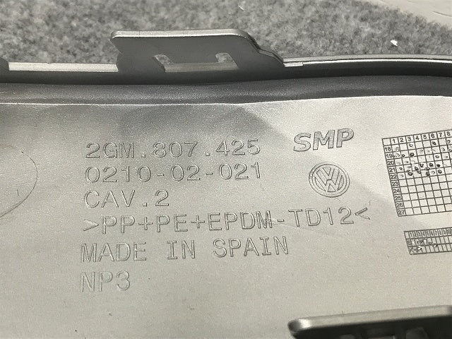 新品!Tクロス T-クロス C1DKR 純正 リア ガーニッシュ 2GM.807.425 0210-02-021 フォルクスワーゲン(132288)