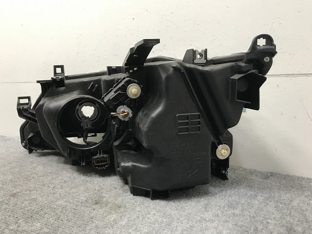セレナ/ハイウェイスター/S/X/G/XV C27/GC/GFC/GNC/GFNC/HFC/HC 純正 前期 右ヘッドライト LED レベ付 100-23721 26025-5TF5A(134003)