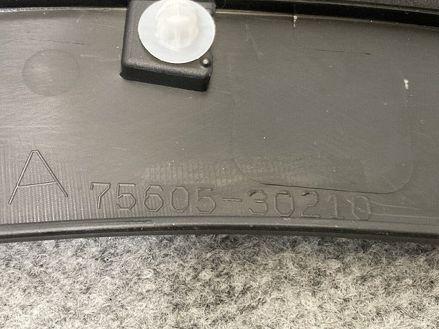 新車取り外し!クラウン/クロスオーバー TZSH35/AZSH35 純正 右 リア フェンダーアーチモール/オーバーフェンダー 75605-30210 素地 トヨタ(134326)