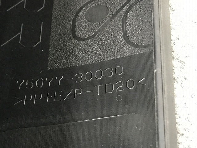 新車取り外し!クラウン/クロスオーバー TZSH35/AZSH35 純正 右 リア ドア サイドパネル/アンダーパネル 75077-30030 素地 トヨタ(134346)