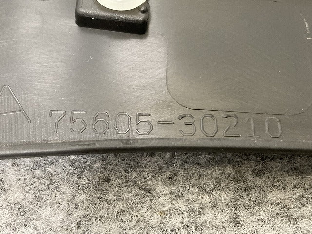 新車取り外し!クラウン/クロスオーバー TZSH35/AZSH35 純正 右 リア フェンダーアーチモール/オーバーフェンダー 75605-30210 素地 トヨタ(134391)