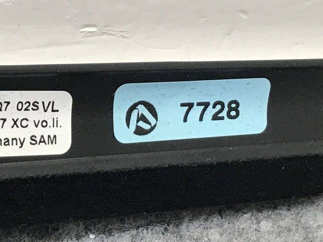 新品!パサート/B7 3CC 純正 左 フロント ドアベルトモールアウター/ドアガラスモール 3AA 837 475 B 3Q7 3AA837475B3Q7 メッキ VW(134511)