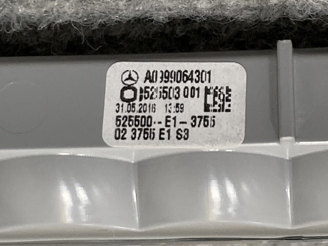 新品!CLAクラス/Eクラス/CLSクラス C117/W213/C257 純正 ハイマウントストップランプ LED A099 906 72 00 0999064301 ベンツ(134897)