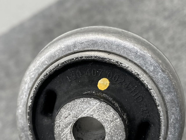 新品!A4(B5) 8D系 社外 右 フロント アッパーアーム 116 050 8293 4D0407510J アウディ(135084)