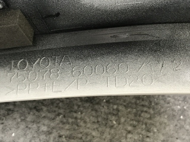 新車取り外し!ランドクルーザー/ランクル FJA300W/VJA300W 純正 左 リア ドア アーチモール/オーバーフェンダー 75078-60060(136396)