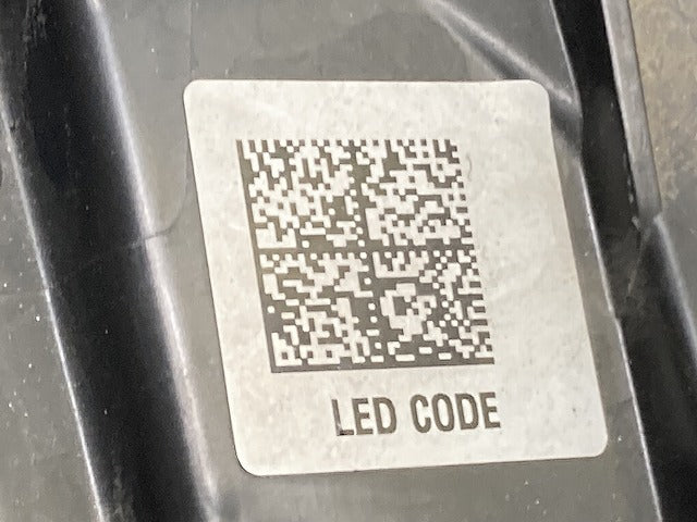 Aクラス W177 純正 前期 右 ヘッドライト/ランプ LED 3眼 HELLA A177 906 64 01/A1779066401 メルセデスベンツ(137271)