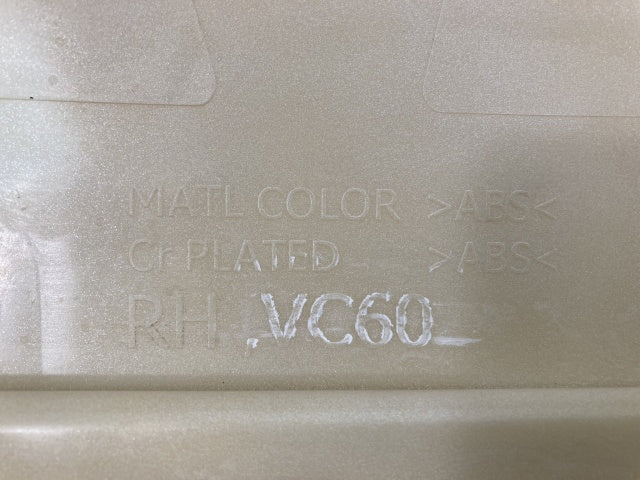 新車取り外し!ギガ 大型 2代目 2015- 10t 純正 中期 右 フロント コーナーパネル/コーナーカバー VC60 ホワイト ソリッド いすゞ(138767)