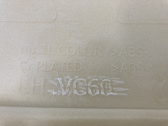 新車取り外し!ギガ 大型 2代目 2015- 10t 純正 左 フロント コーナーパネル/コーナーカバー VC60 ホワイト ソリッド いすゞ(138774)